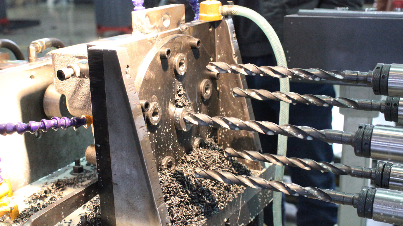 ZK6223*6/5Y 發(fā)動機配件鉆孔