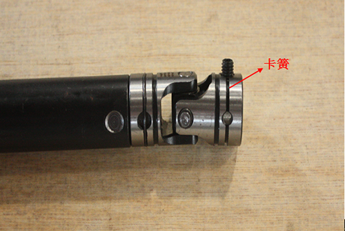 第2步：挑開上半截（連著機頭）的卡簧，擰開內六角.png